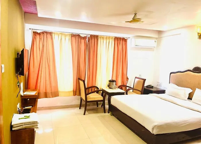 Hotel Metro 966O9O1Oo6 I 500Mtr Away Shreenathji Temple Only 10Min Walking Distance By Sk